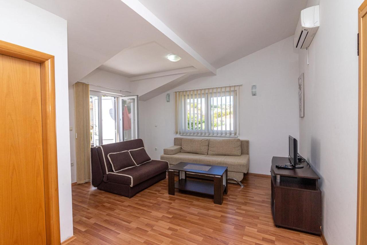 Apartments Janja โตรกีร์ ภายนอก รูปภาพ